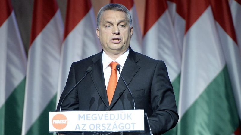 Před volbami spí Orbán klidně